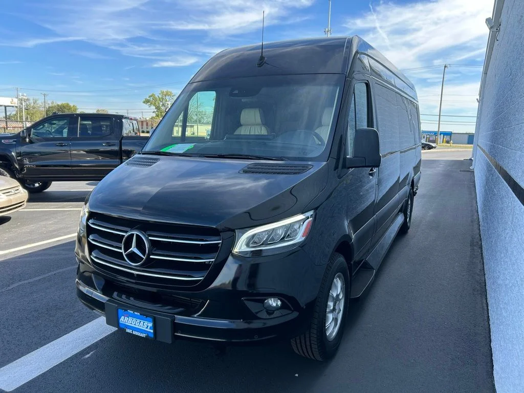 Used 2021 Black Mercedes-Benz Midwest Luxe Cruiser image 18
