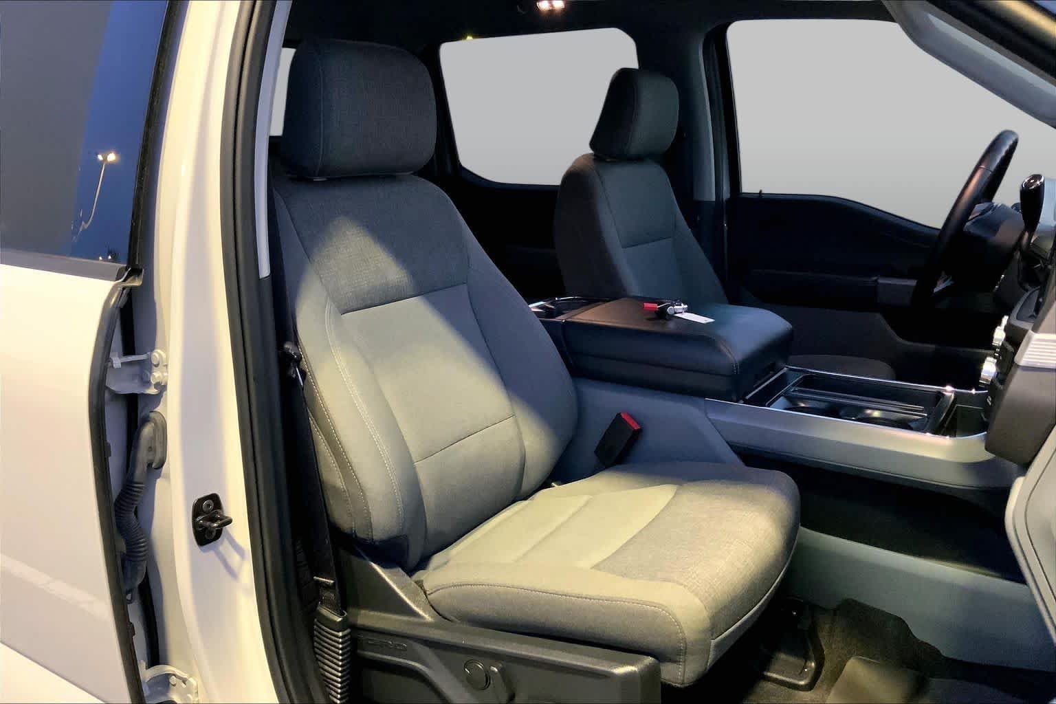 Used 2024 Avalanche Gray Ford XLT image 8