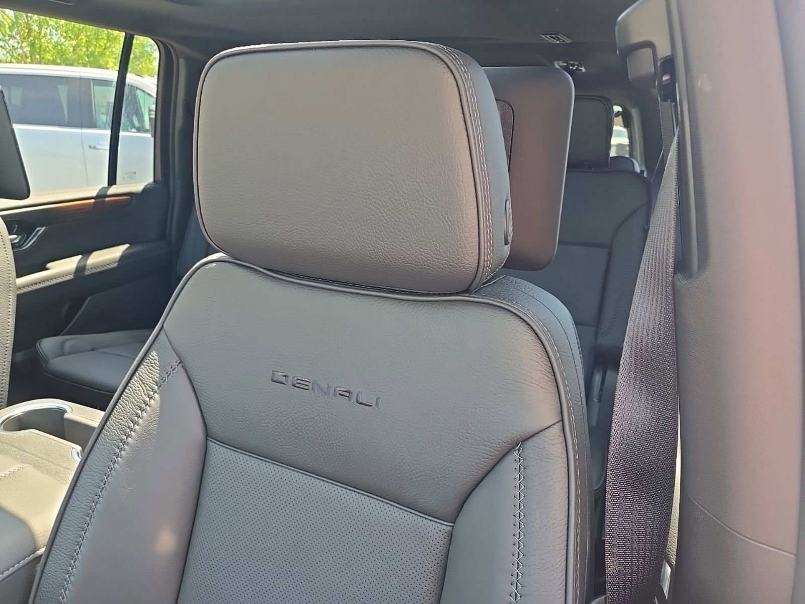 2026 GMC Yukon XL Denali - Photo 21
