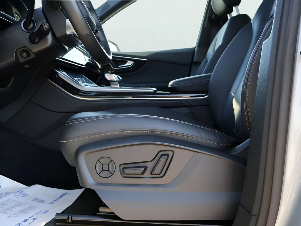 Used 2025  Audi 55 Premium Plus image 38