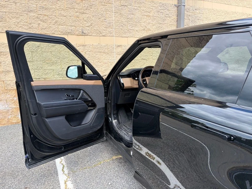 Certified Used 2023 Black Land Rover SE Dynamic image 10