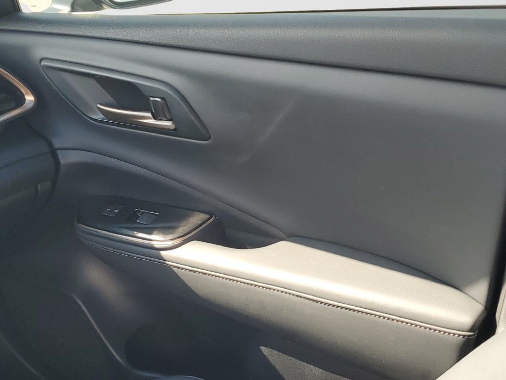 Used 2025 White Toyota XLE image 13