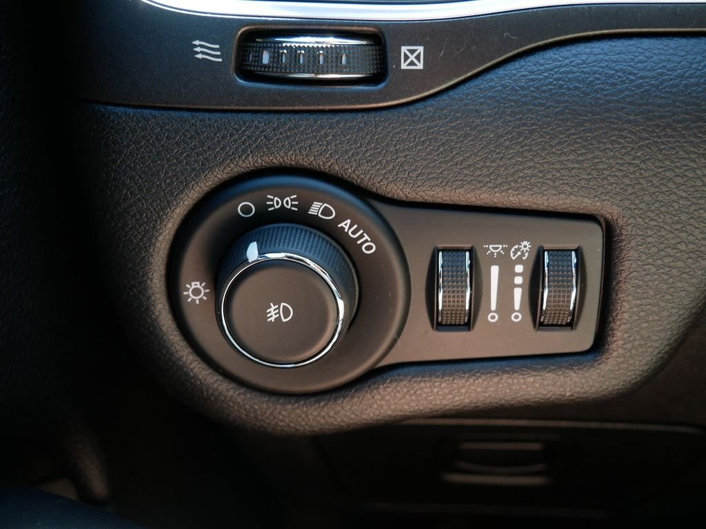 Certified Used 2020 White Jeep Trailhawk image 16