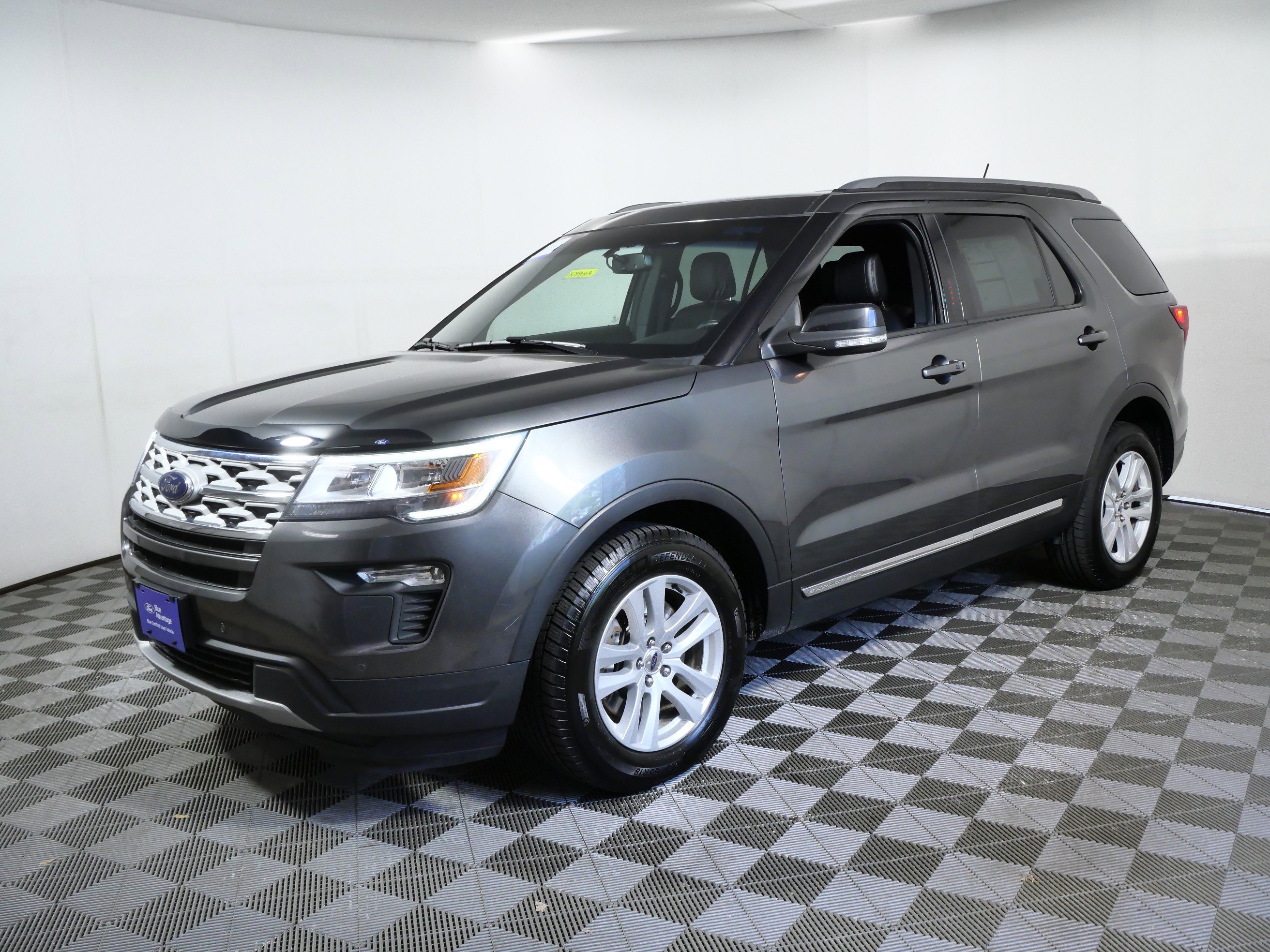Certified Used 2018 Magnetic Ford XLT image 5