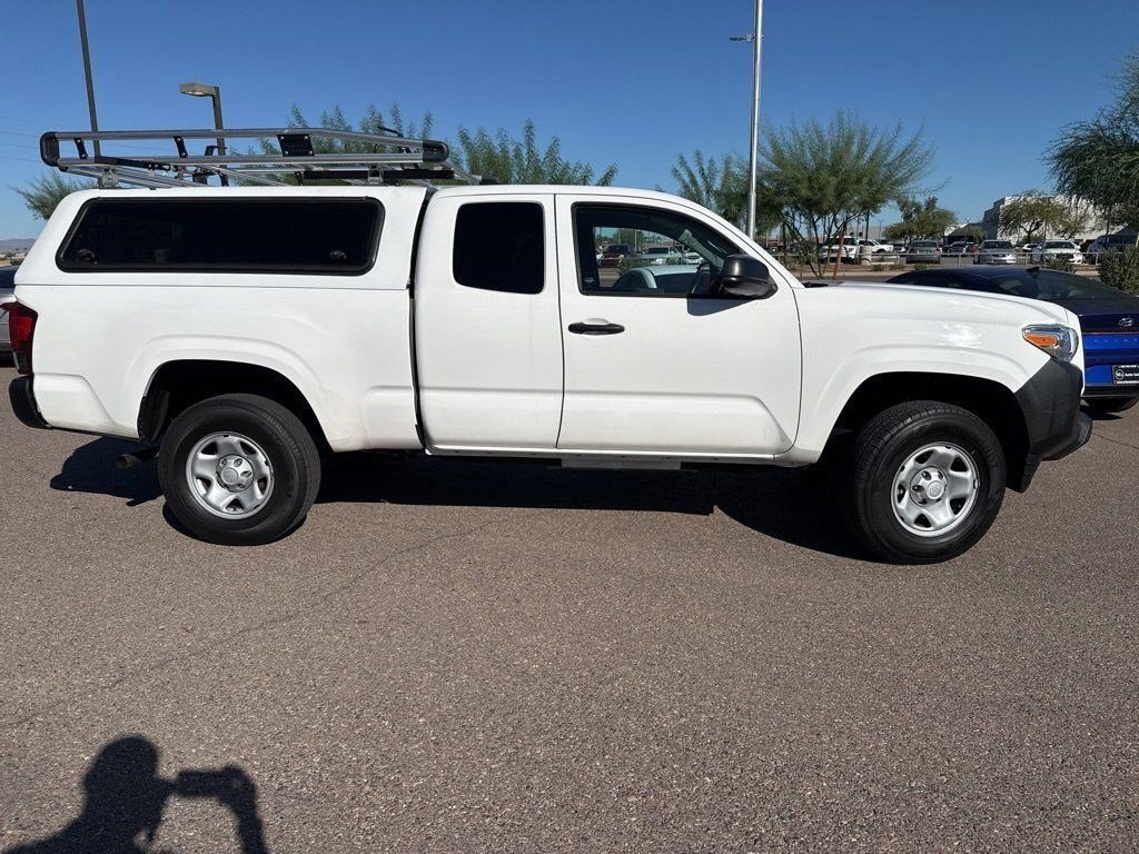 2022 Toyota Tacoma SR photo 2