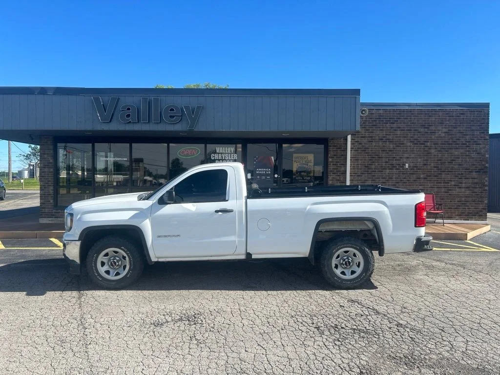 Used 2018  GMC Base image 31
