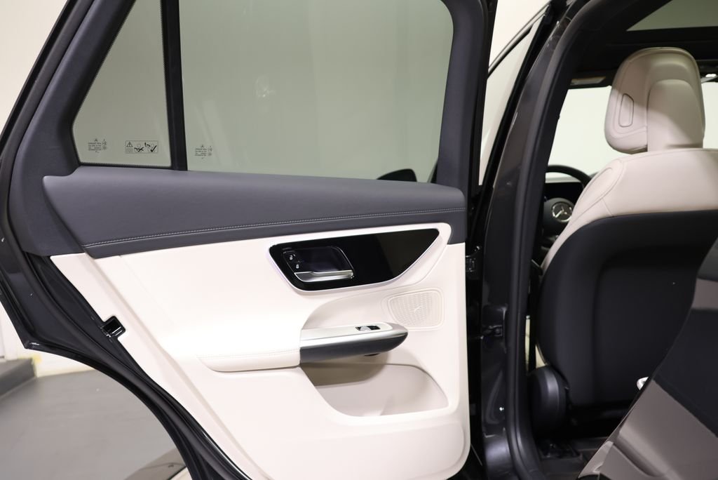 Used 2027  Mercedes-Benz GLC 300 image 39