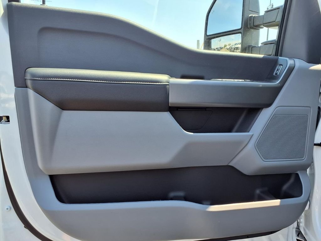New 2026 Oxford White Ford F-250® XL image 10