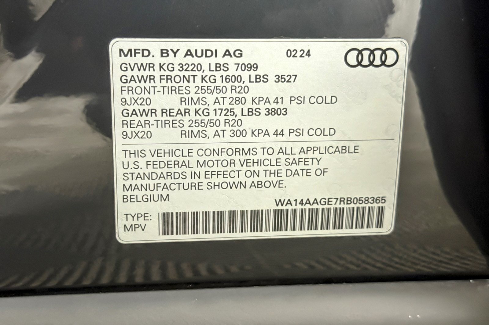 Used 2024 Manhattan Gray Metallic Audi Premium quattro image 28