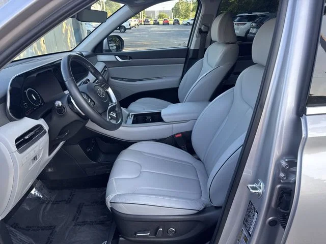 Used 2025 Silver Hyundai SEL Premium image 17