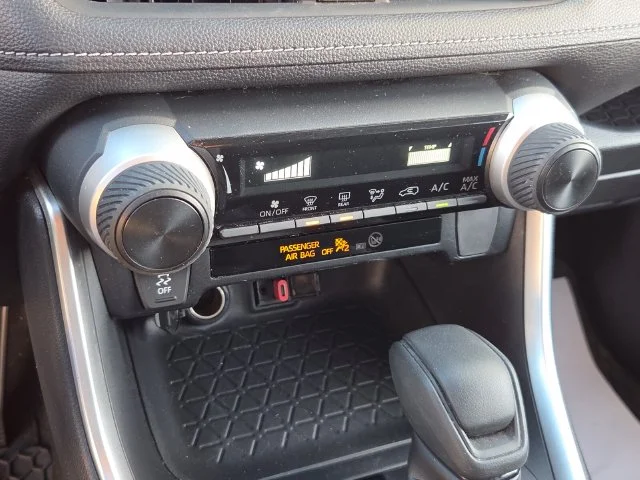 Used 2019 White Toyota LE image 22