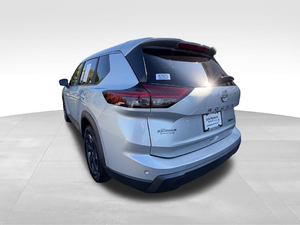 Used 2024 Silver Nissan SV image 4