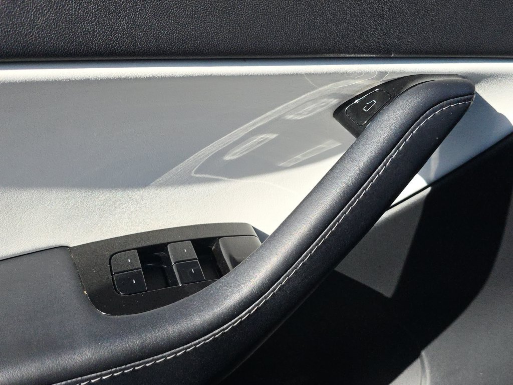 Used 2020 White Tesla Long Range image 22