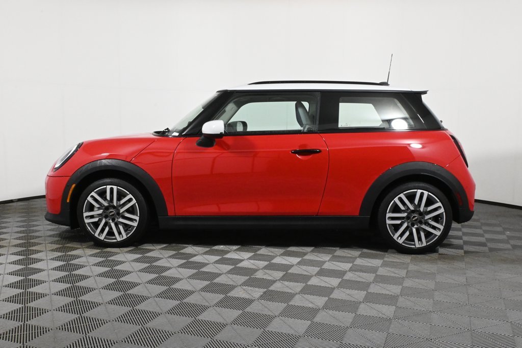 Certified Used 2025 Red MINI Signature Plus image 2