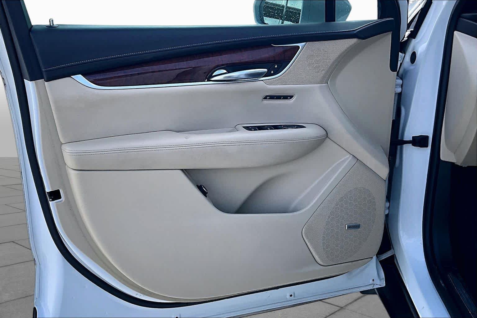 Used 2017 Crystal White Tricoat Cadillac Luxury FWD image 20