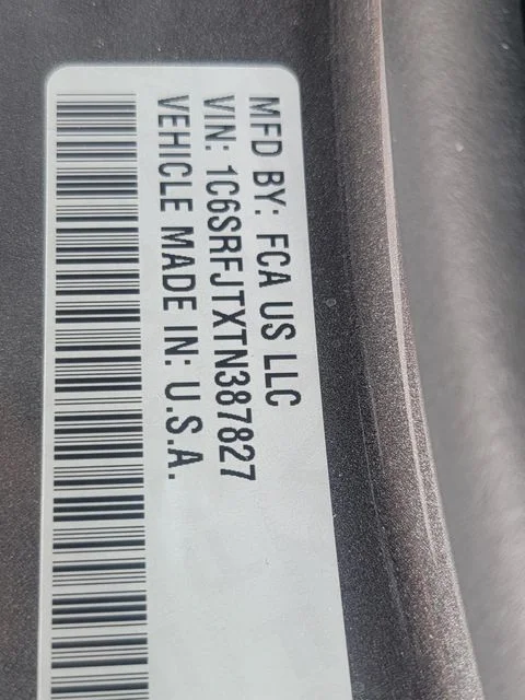 New 2026 Granite Crystal Metallic Clear-Coat Exterior Paint RAM Laramie image 33