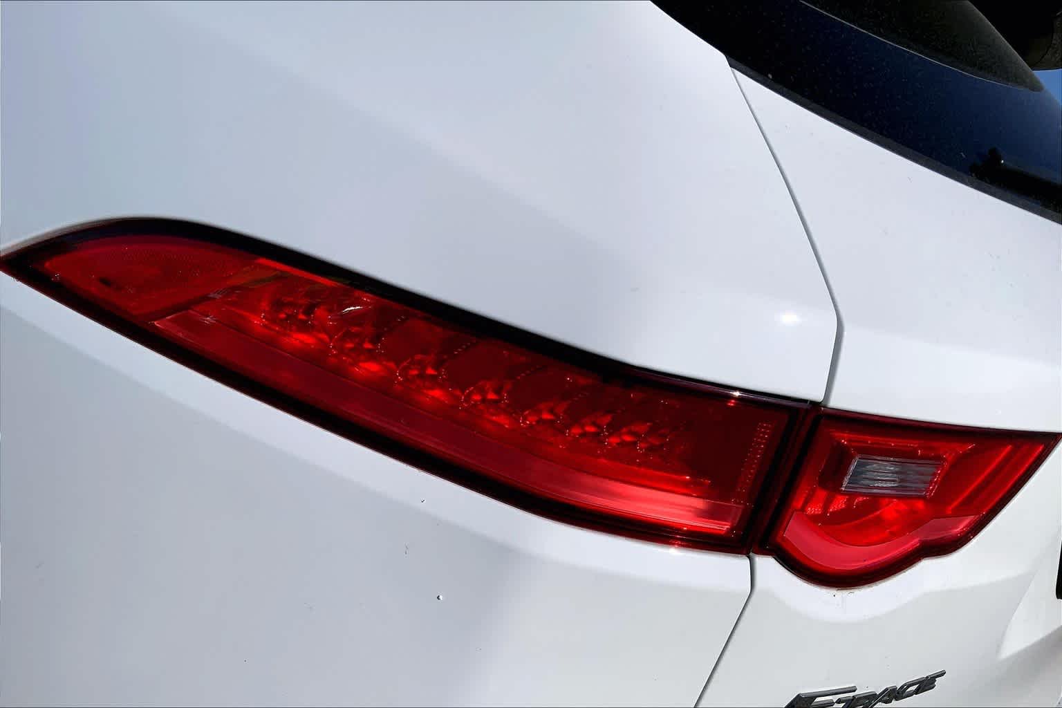 Used 2019 Yulong White Metallic Jaguar 30t Portfolio image 28