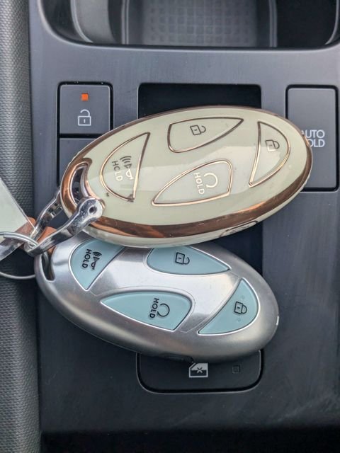 Used 2023 Gold Hyundai SEL image 32