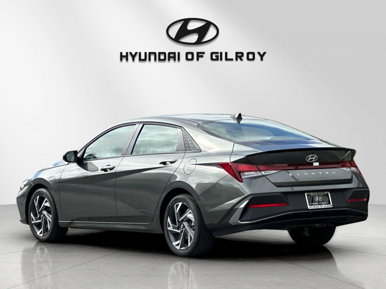 Used 2025 Gray Hyundai SEL Sport image 3