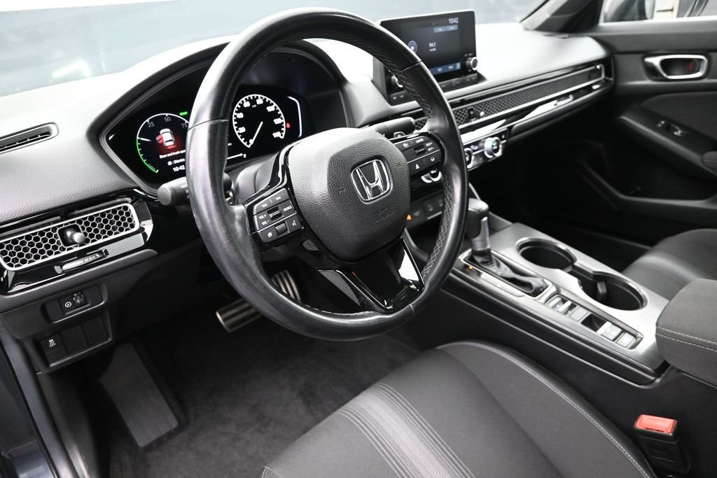 Used 2025  Honda Sport image 16