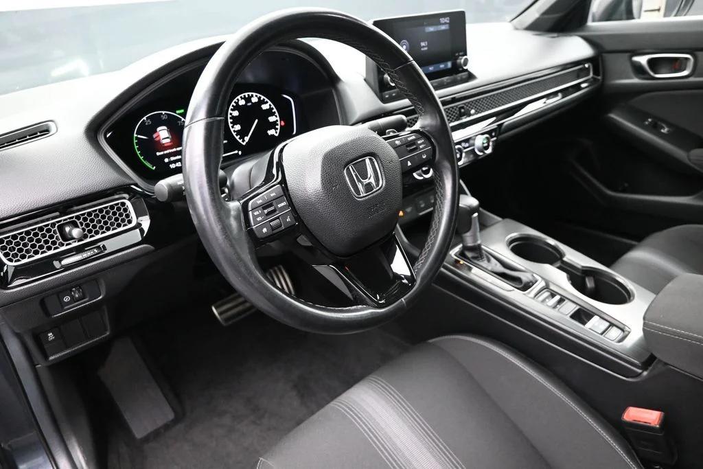 Used 2025 Meteorite Gray Metallic Honda Sport image 16