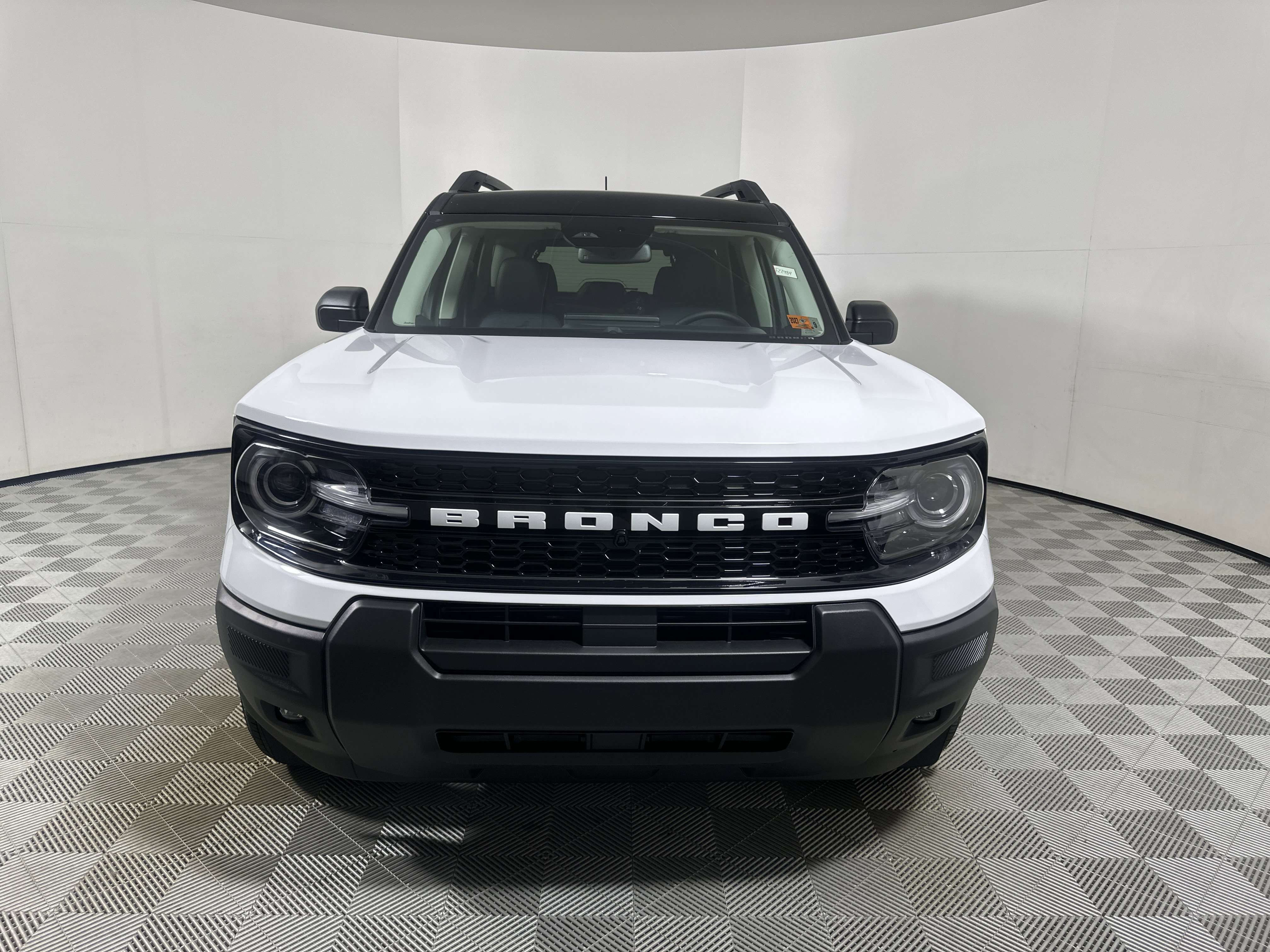 New 2025 OXFORD WHITE Ford Outer Banks image 2