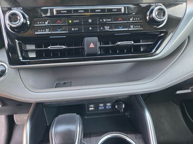 Used 2022 Silver Toyota Platinum image 14