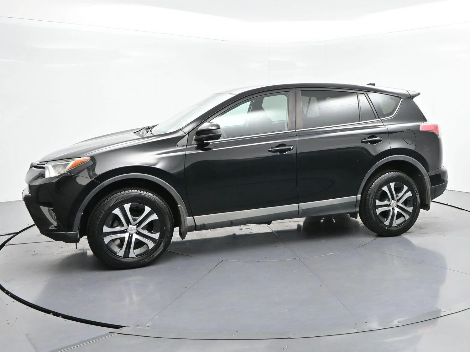 Used 2018 Black Toyota LE image 4