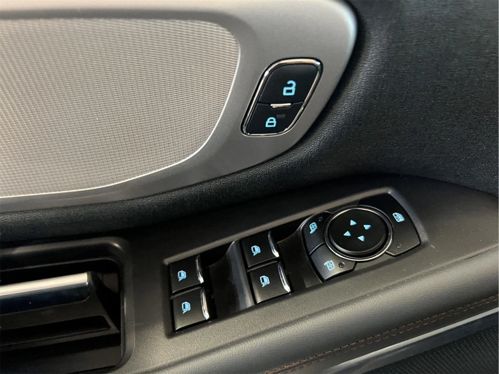 Used 2025 Agate Black Ford Active image 29