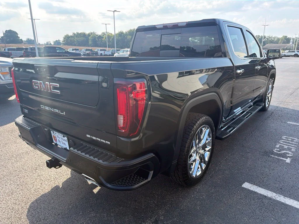 Used 2022 Onyx Black GMC Denali image 5