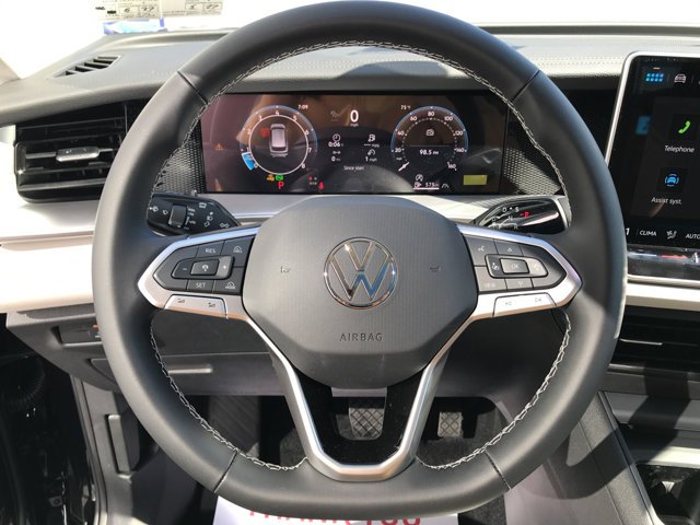 New 2026 Deep Black Pearl Volkswagen SE image 15