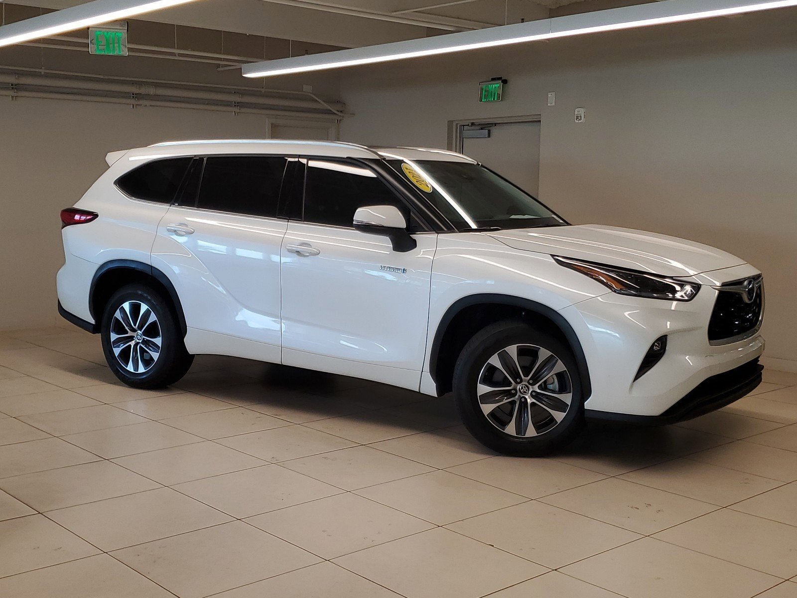 Used 2021 Blizzard Pearl Toyota Hybrid XLE image 35