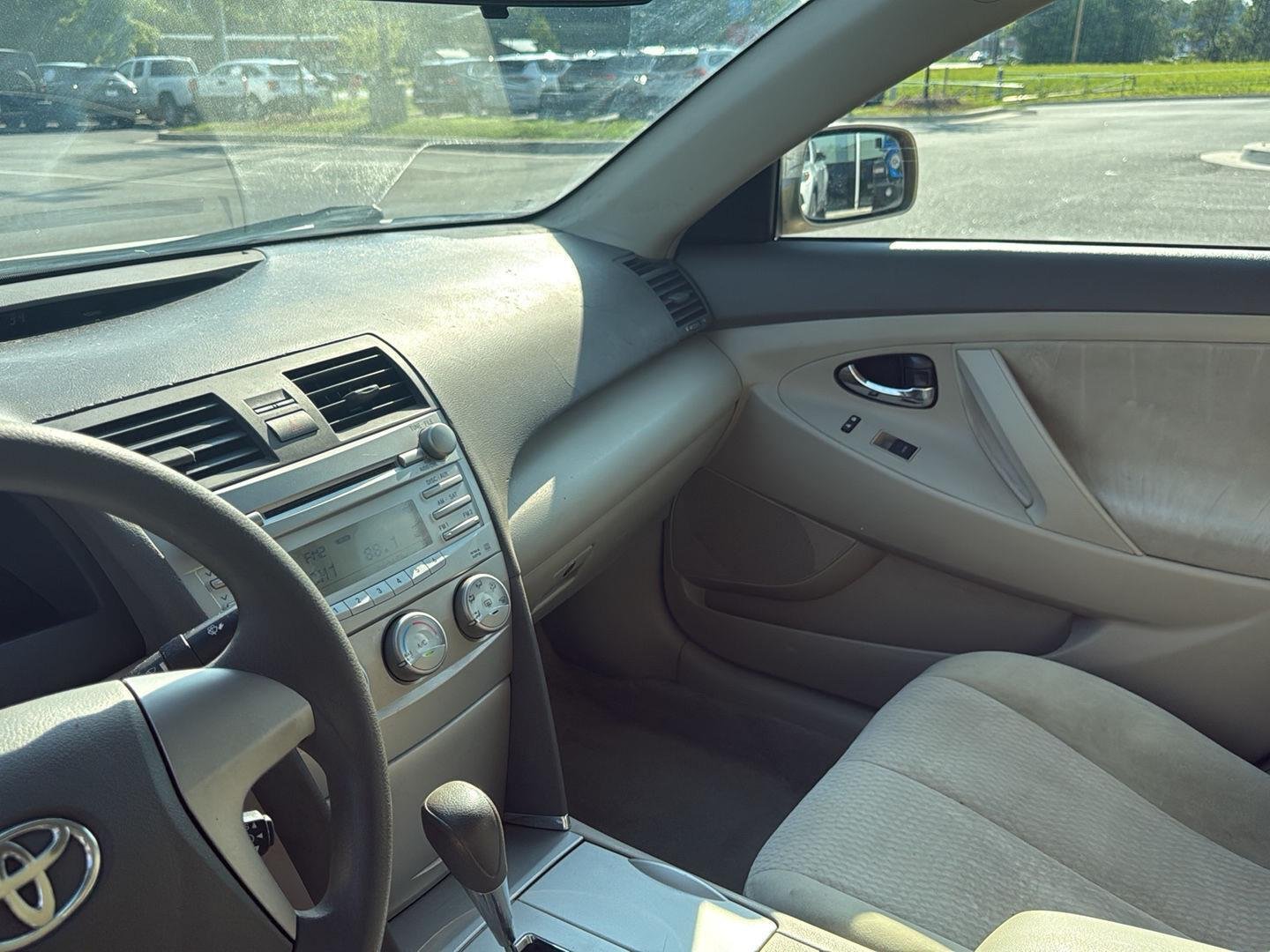 Used 2010  Toyota LE image 16