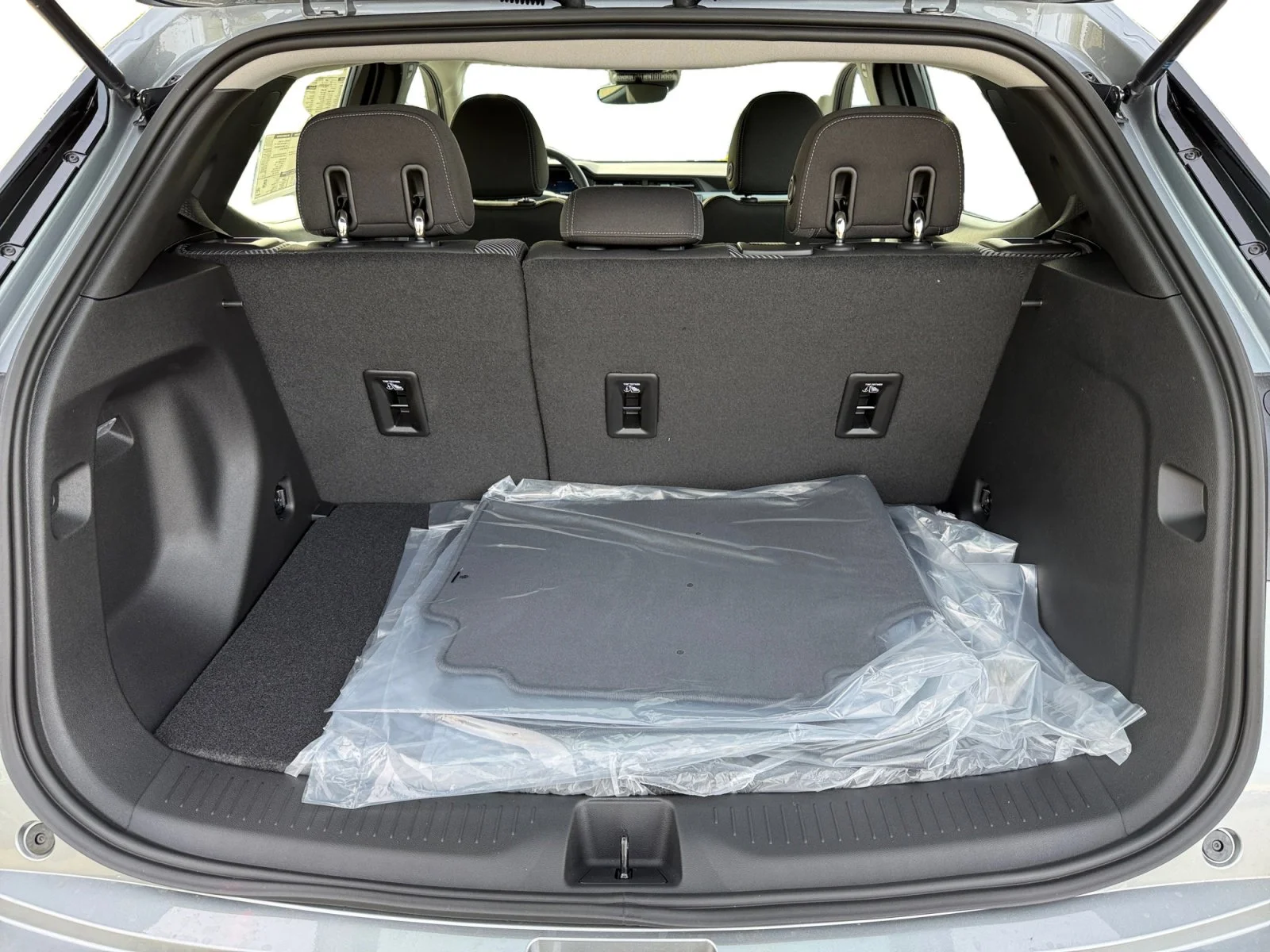 2027 Chevrolet Bolt LT - Photo 17
