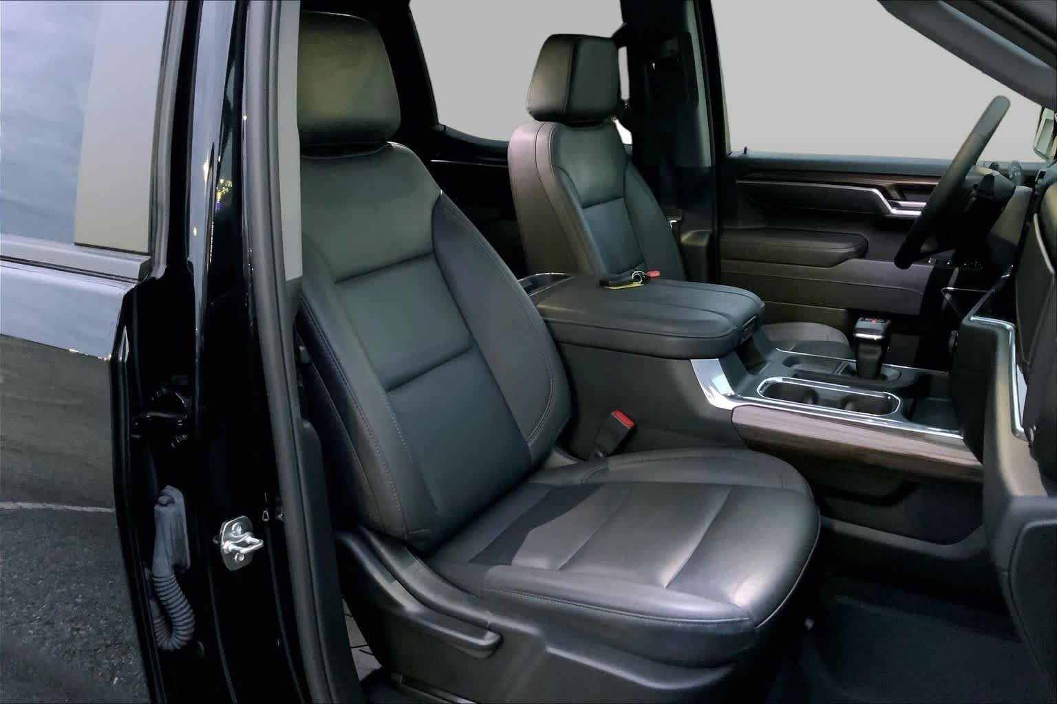 Used 2025 Black Chevrolet RST image 9