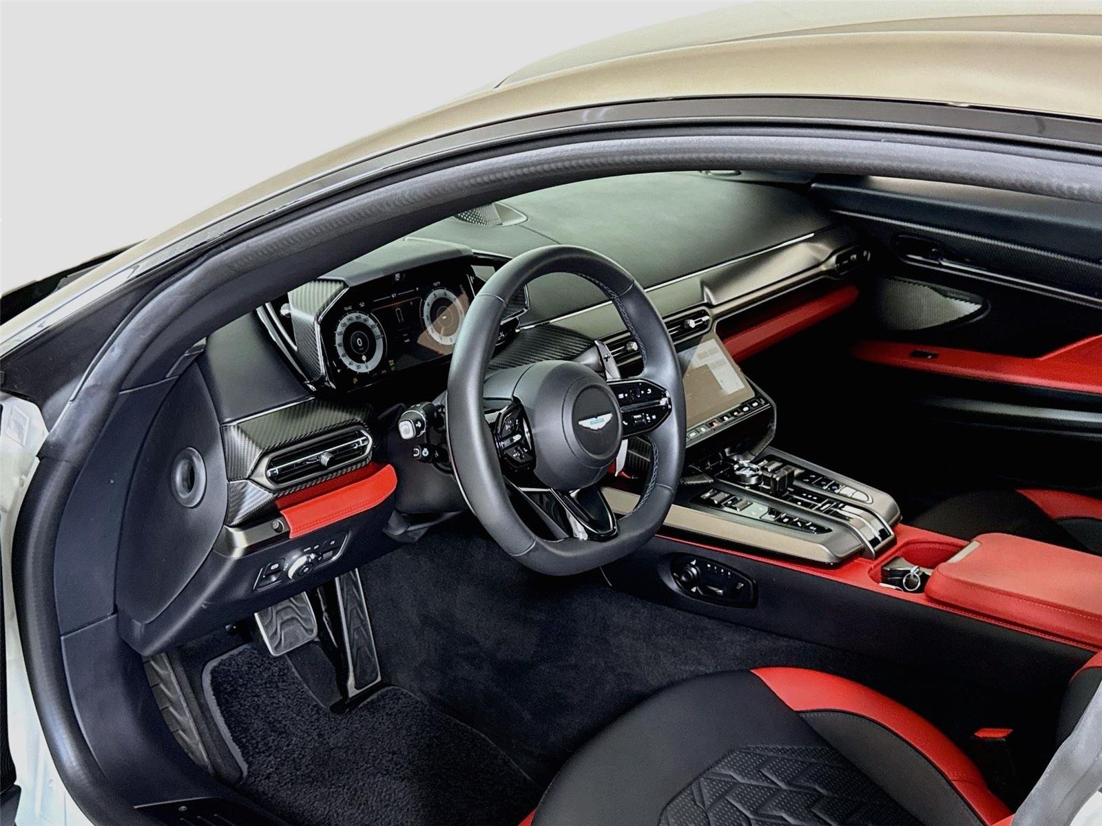Used 2025  Aston Martin  image 15