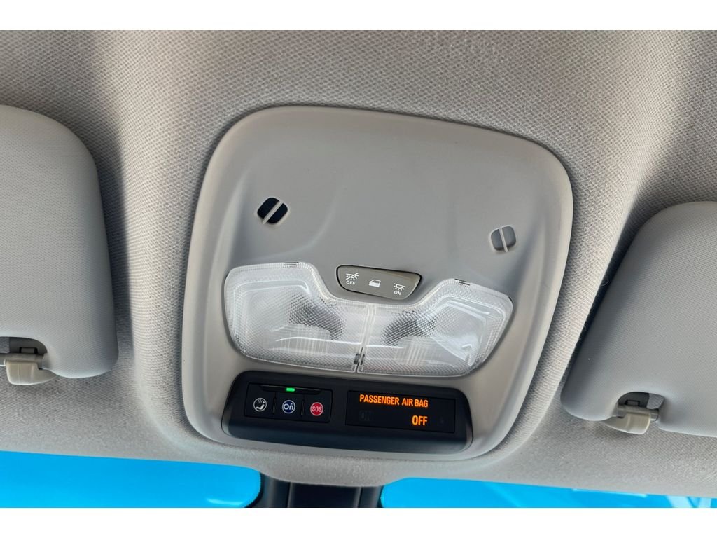 Used 2017 Silver Ice Metallic Chevrolet Premier image 23