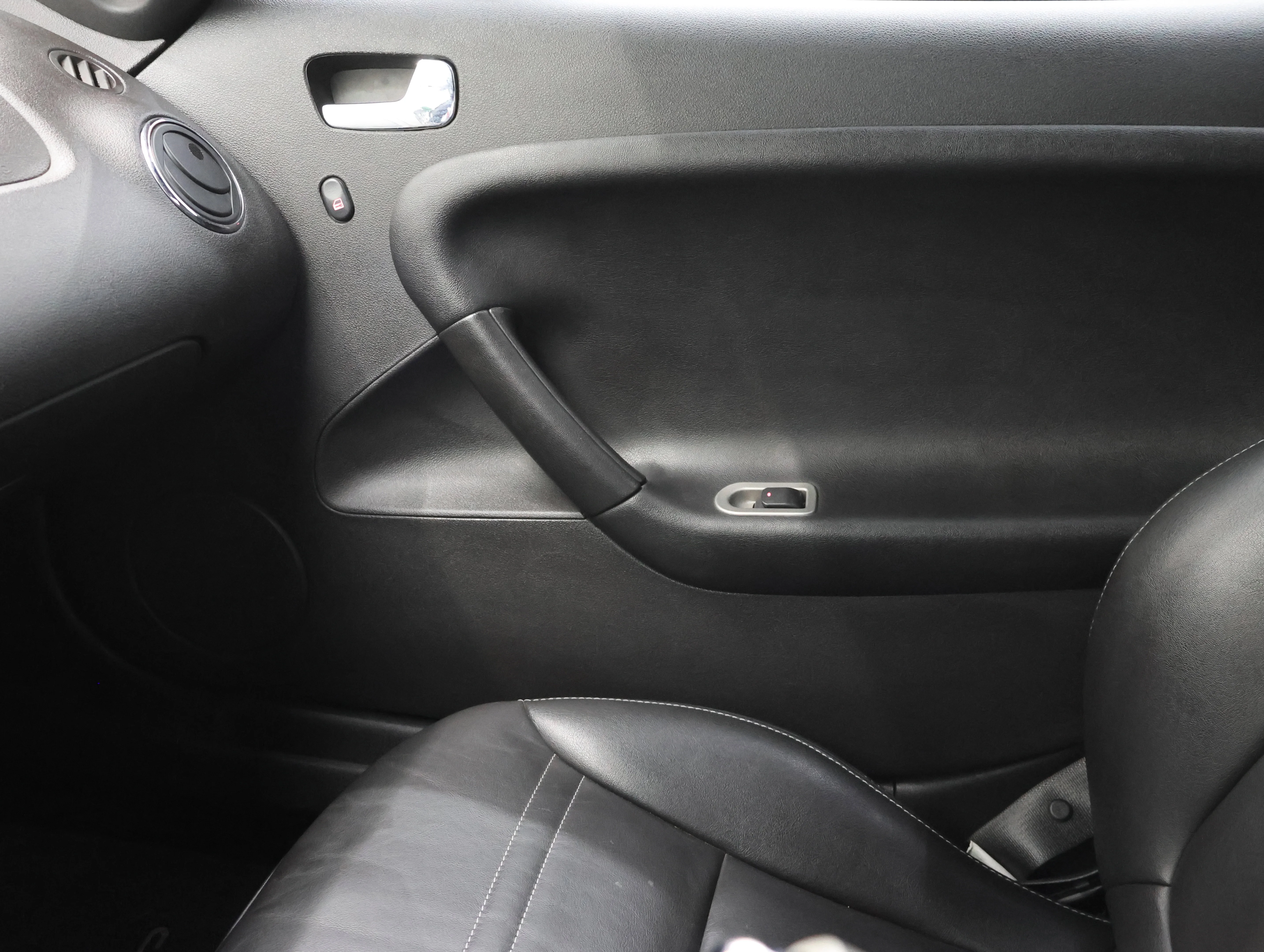 Used 2007 Aggressive (Victory Red) Pontiac GXP image 12