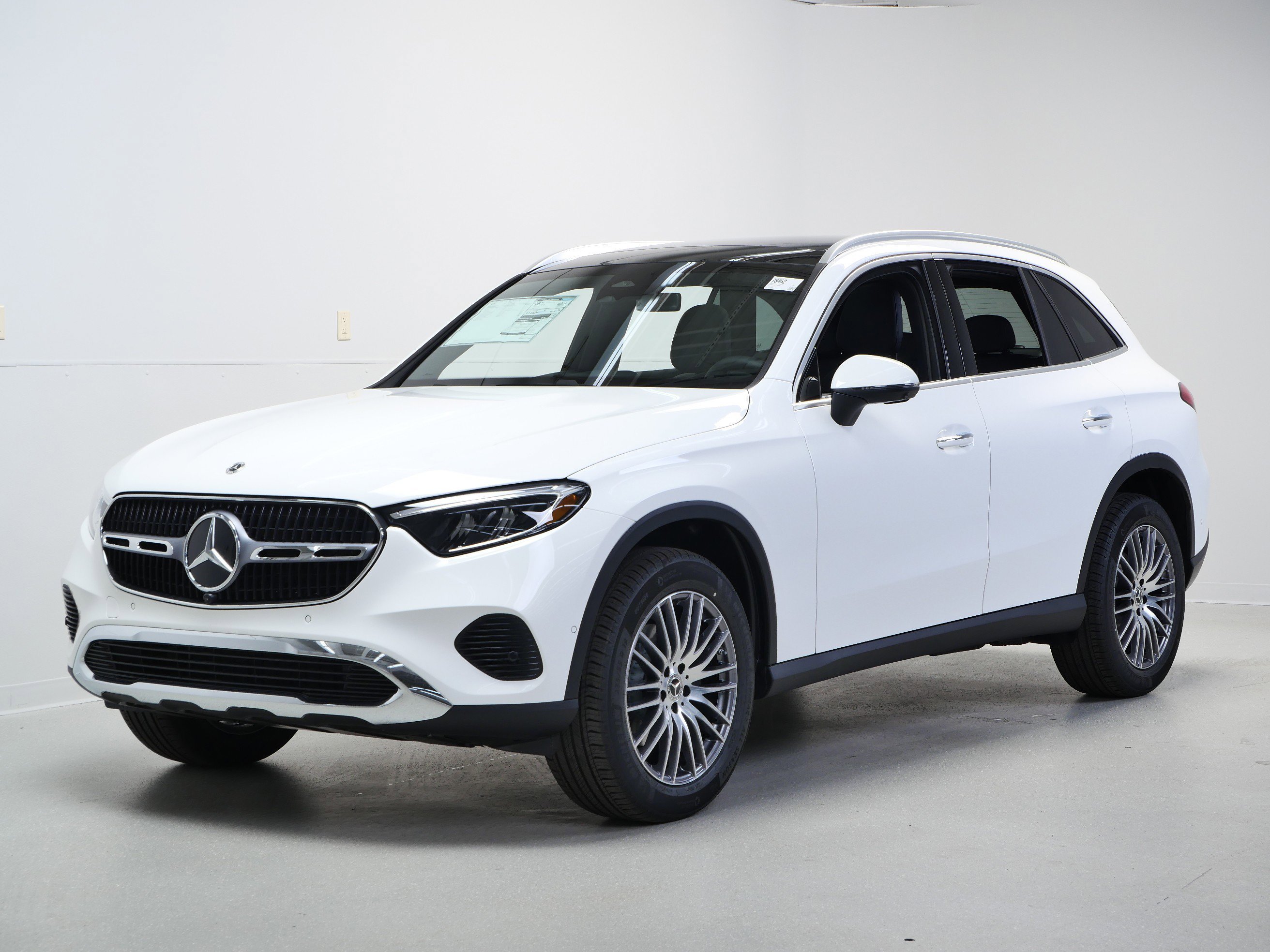 New 2026 Polar White Mercedes-Benz GLC 300 image 4