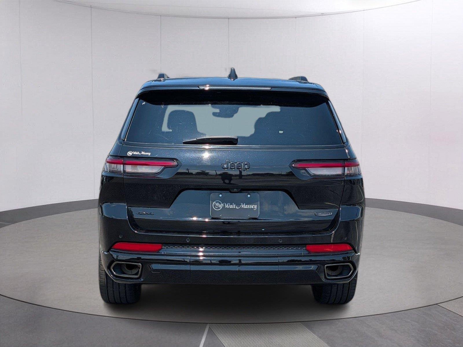 Used 2025 Diamond Black Crystal Pearlcoat Jeep Summit image 4