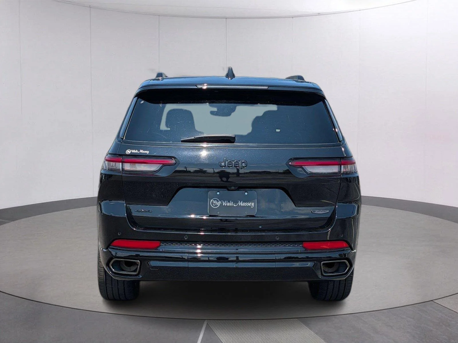Used 2025 Diamond Black Crystal Pearlcoat Jeep Summit image 4