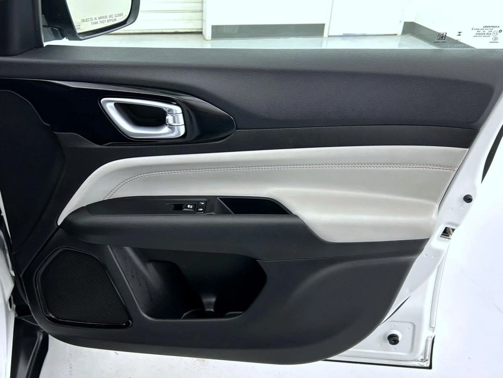 Used 2025 White Jeep Limited image 16