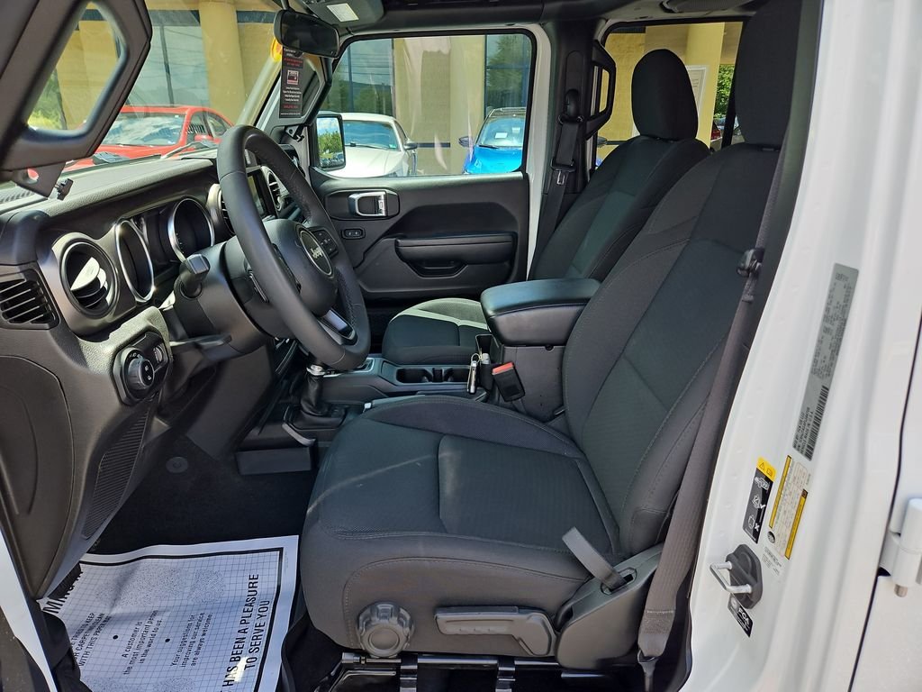 Used 2023 White Jeep Sport S image 10