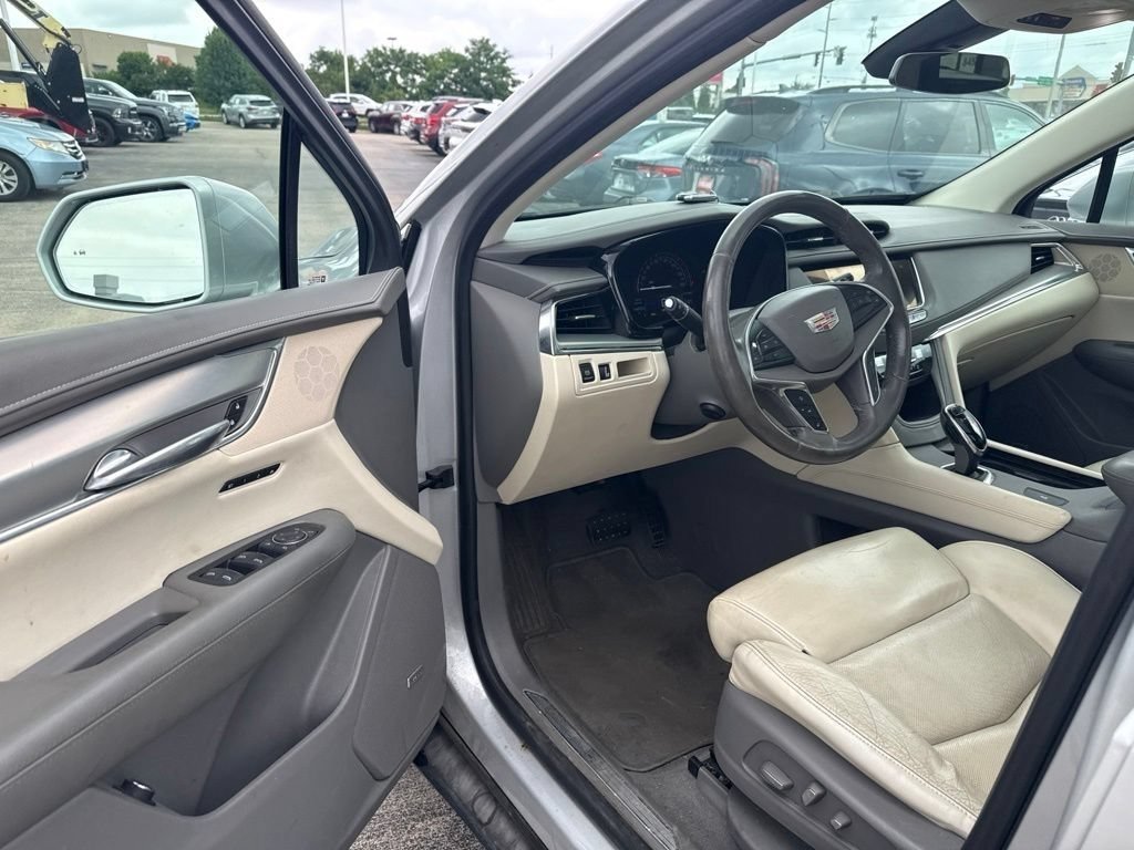 Used 2017 Radiant Silver Metallic Cadillac Luxury image 23