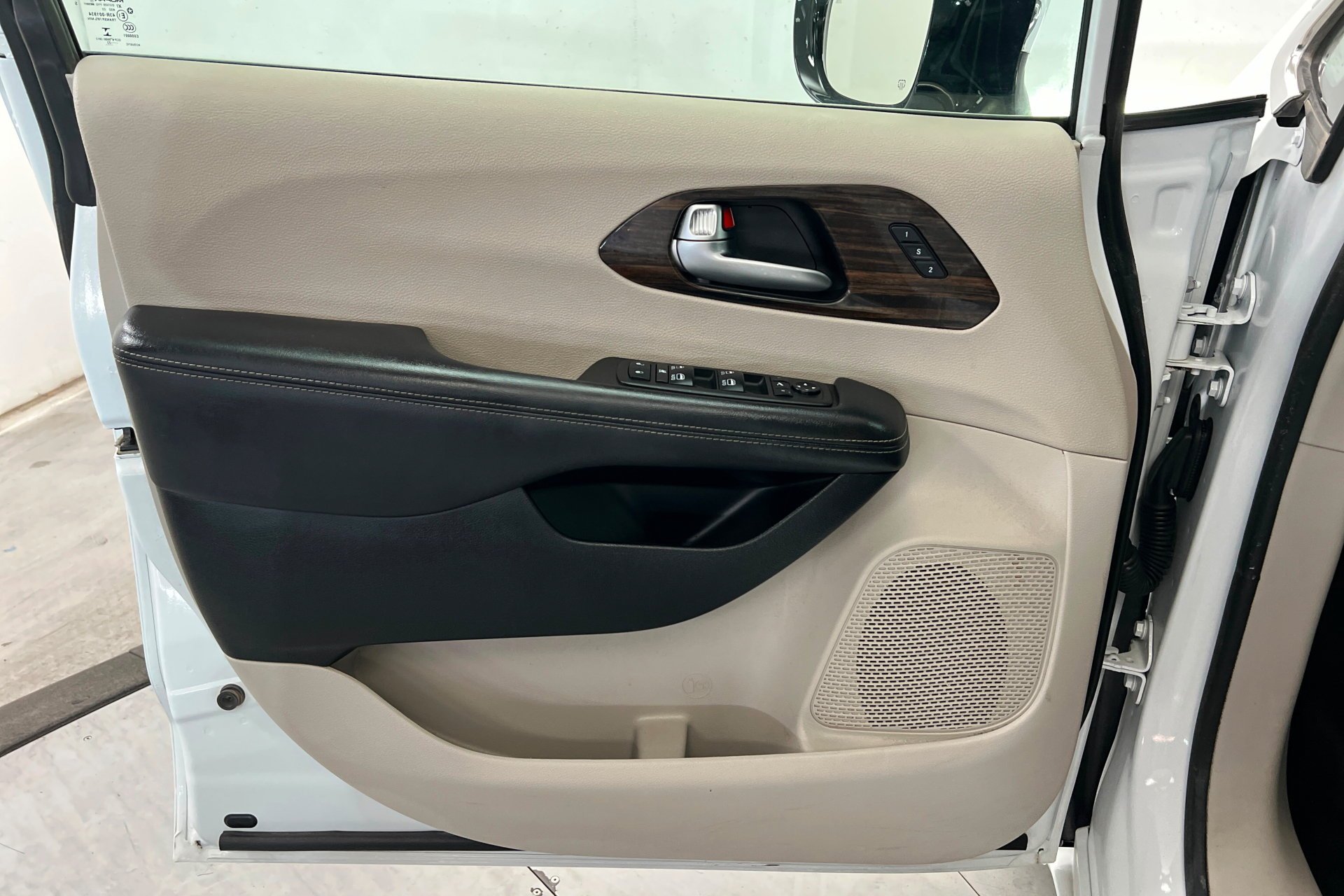 2023 Chrysler Pacifica Limited - Photo 15