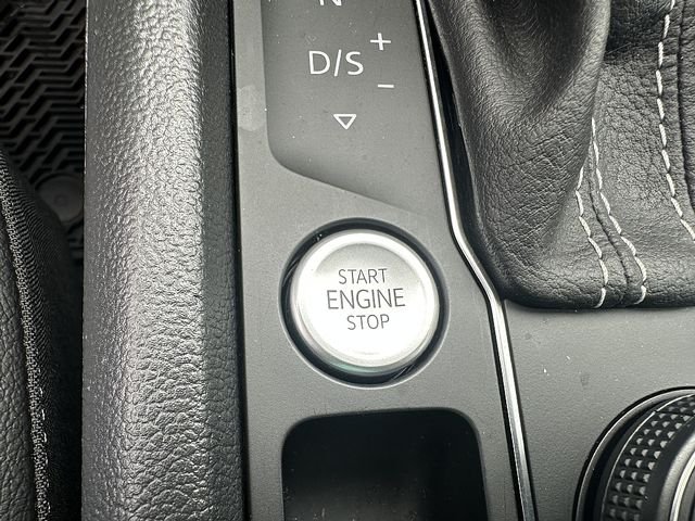 Used 2023  Volkswagen 3.6L V6 SE w/Technology image 29