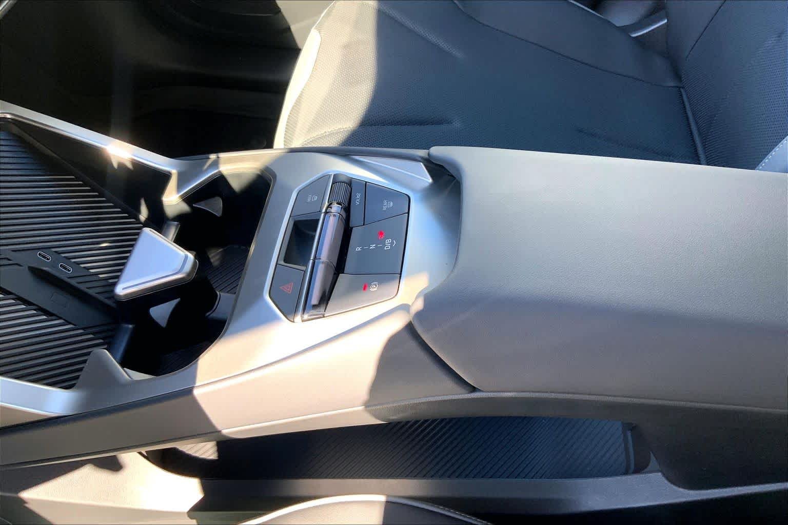 New 2027 Ocean Wave Blue Metallic BMW 50 xDrive image 7
