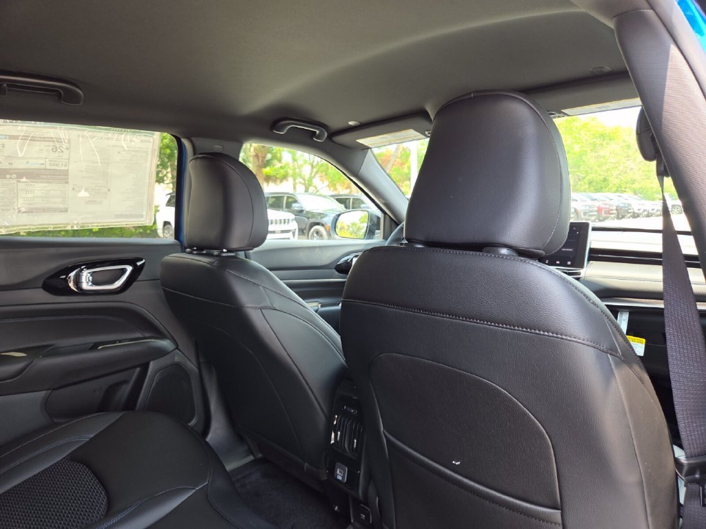 New 2026 Hydro Blue Pearl-Coat Exterior Paint Jeep Latitude Altitude image 17