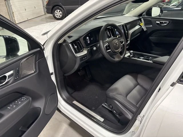 Used 2025 White Volvo T8 Plus image 12