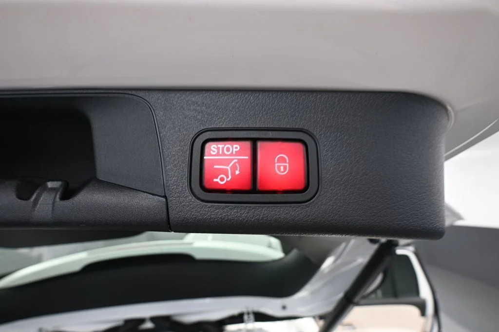 Used 2022 White Mercedes-Benz 300 image 40